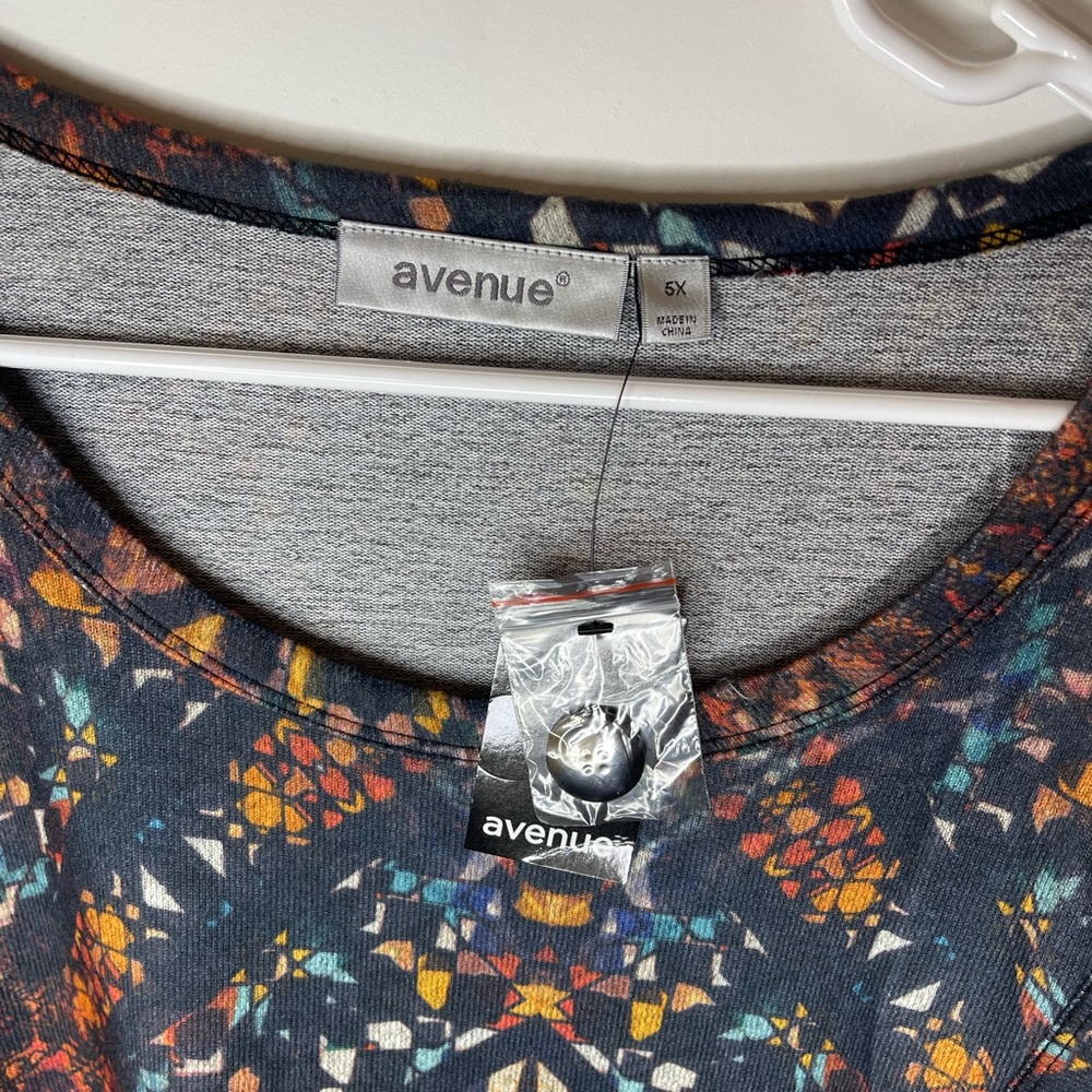 NWT AVENUE LONG SLEEVE TOP
